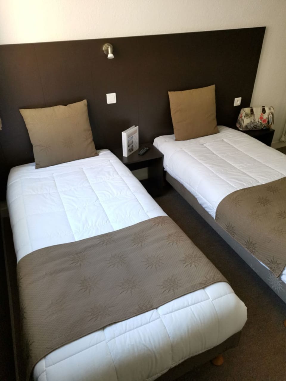 Bedroom with 2 Twin beds