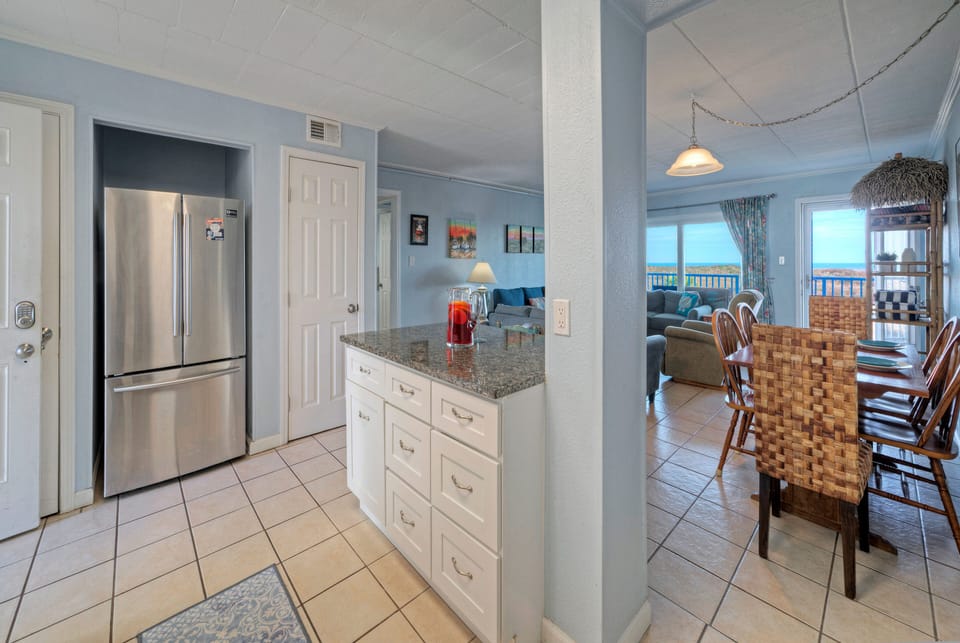 Open layout. (Island Getaway)