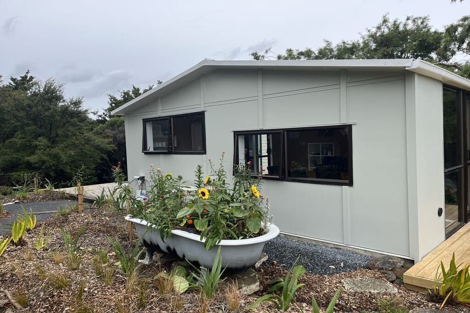 Living Shed with bath garden