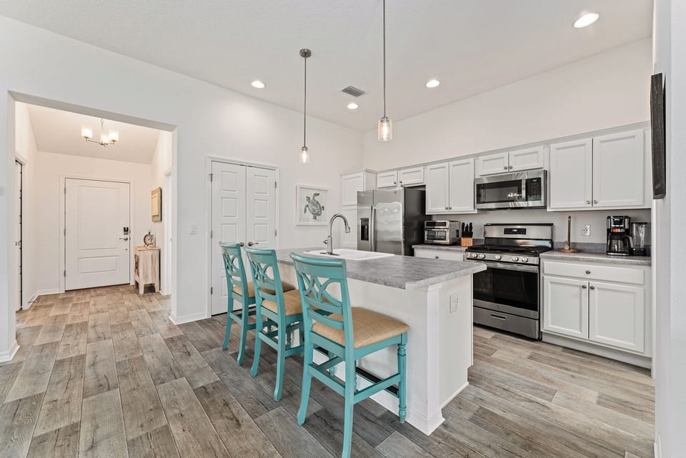 Fully Equipped Kitchen w/ All Cooking Necessities