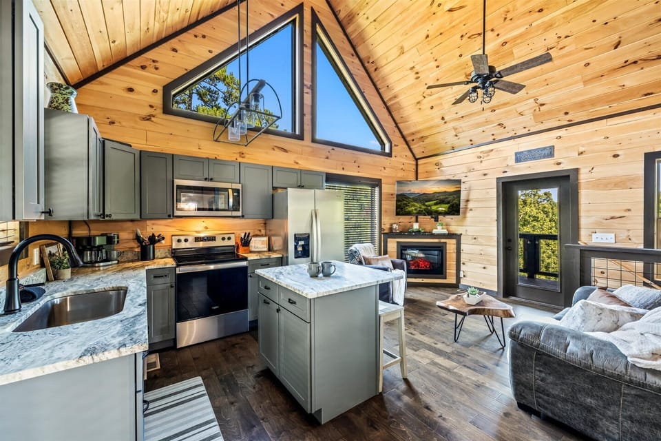 Prefer a home-cooked meal over dining out? The fully equipped kitchen has everything you need, with mountain views as your backdrop.