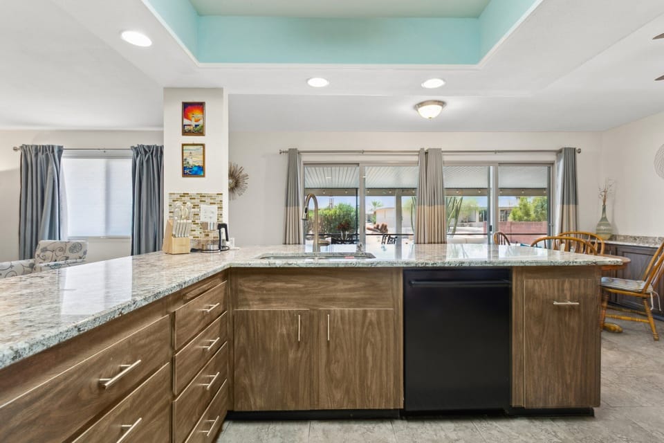 Kitchen Island/Sink/Dishwasher