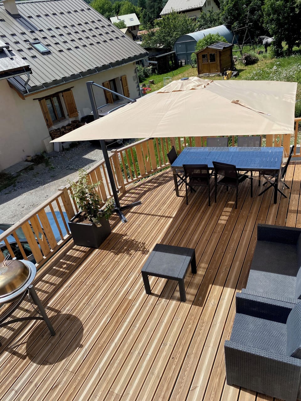 Outdoor dining