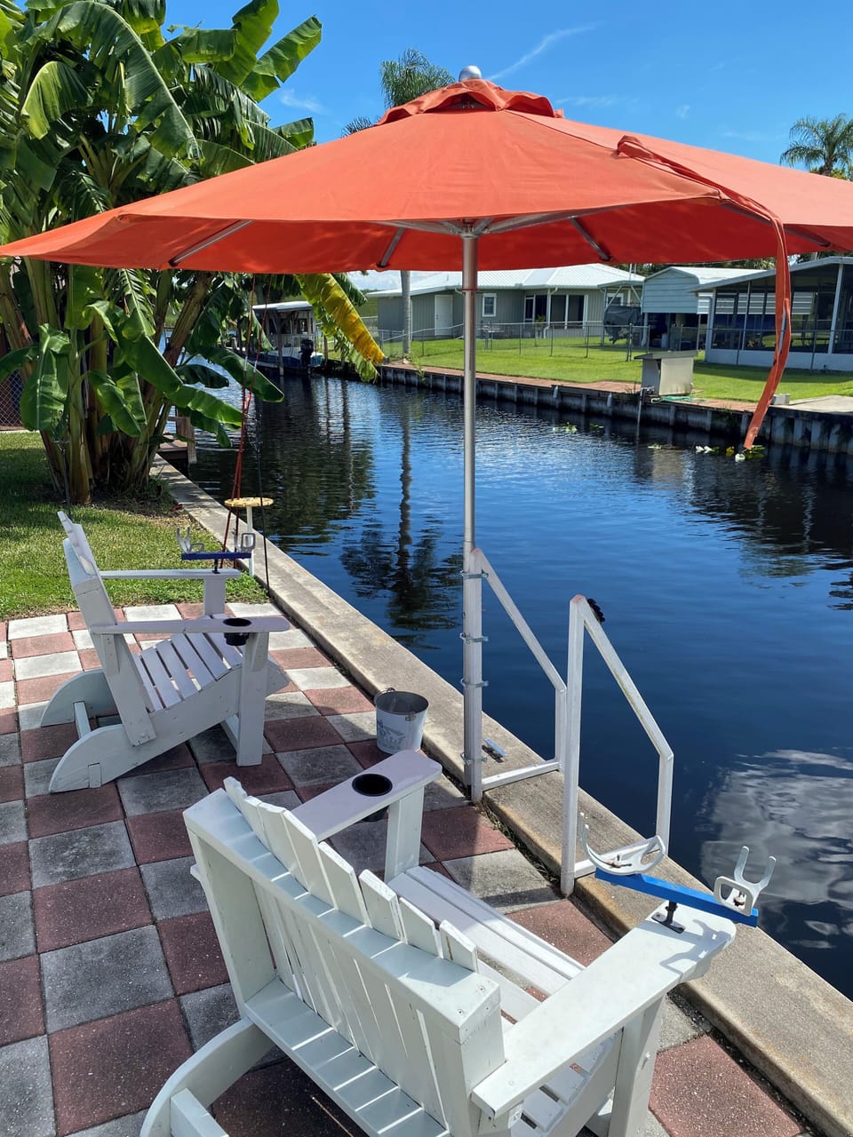 Relax next to the water