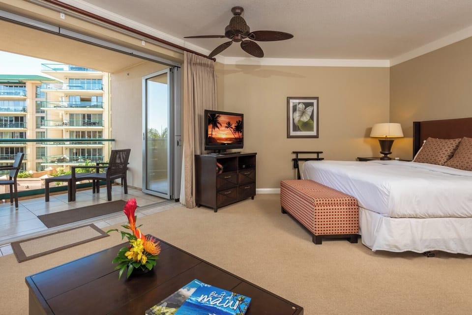 Enjoy indoor-outdoor living in this elegant bedroom suite with direct lanai access and inviting island décor HKH-423