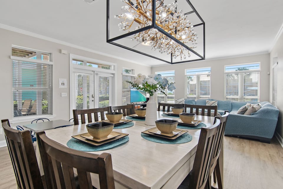 Dining room plus eat in bar