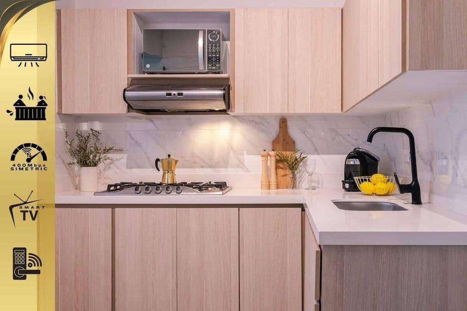 Enjoy cooking in our fully equipped kitchen, with a microwave, a Nespresso coffee machine, and all the kitchenware you need. We also provide complimentary basics such as salt, sugar, and coffee.