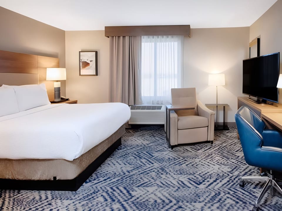Wake up refreshed beside the window in this calming queen room.