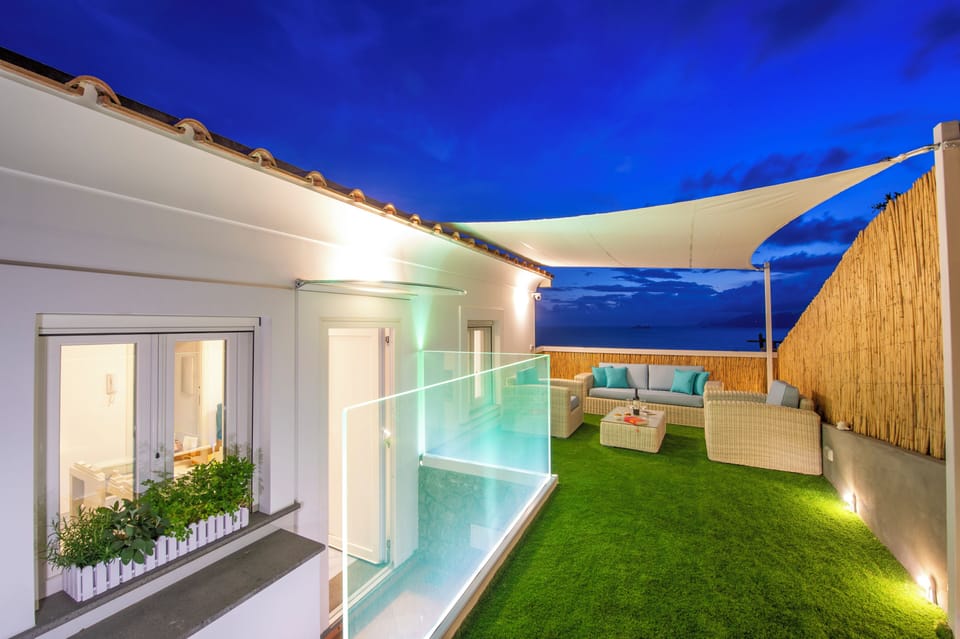 Elegant private garden with sea view