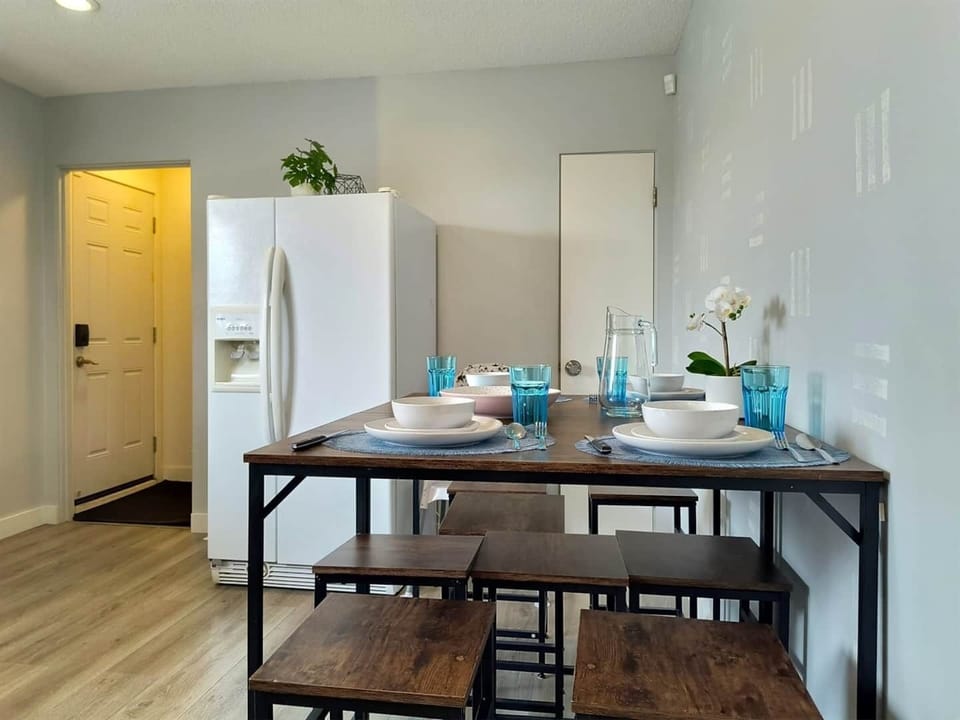 Enjoy cozy meals at this stylish dining nook, featuring modern place settings, rustic bench seating, and a welcoming ambiance perfect for family dinners or casual breakfasts.