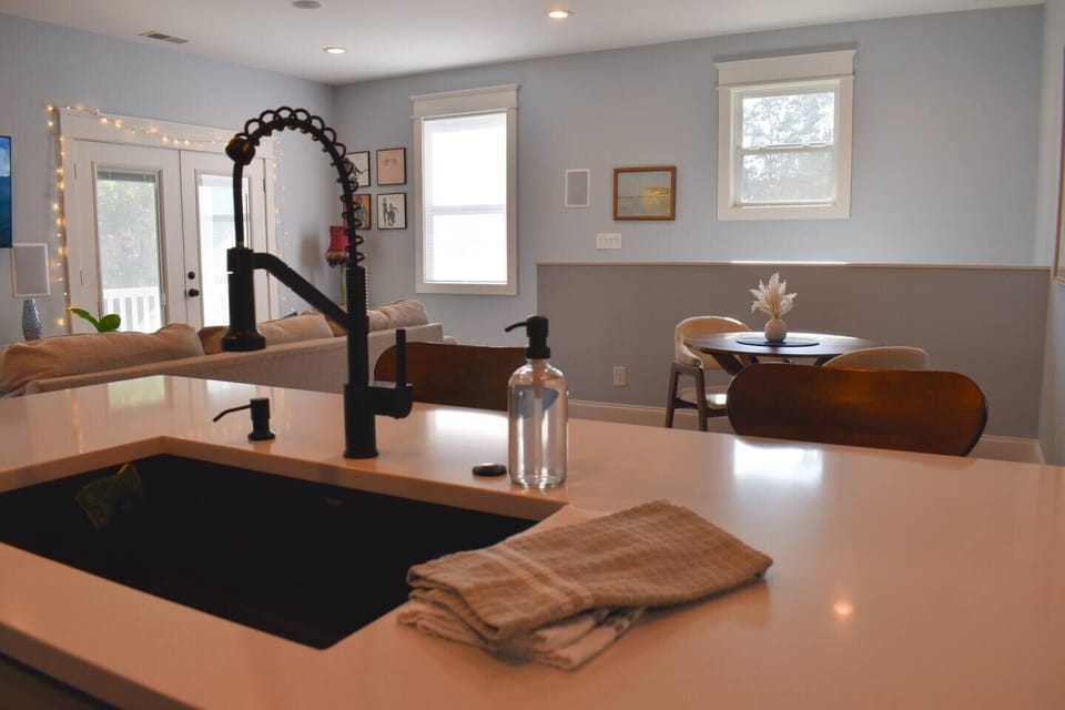 Bar (with 2 stools) and small table w/ 2 chairs to eat/work