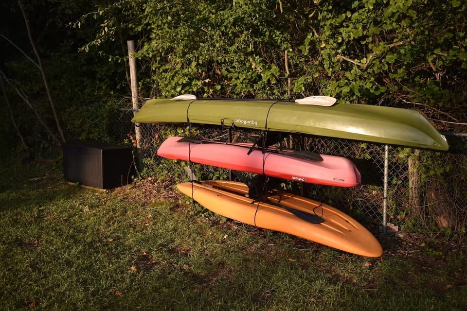 2 kayaks, 1 Paddleboard available (life jackets and emergency whistles incl)