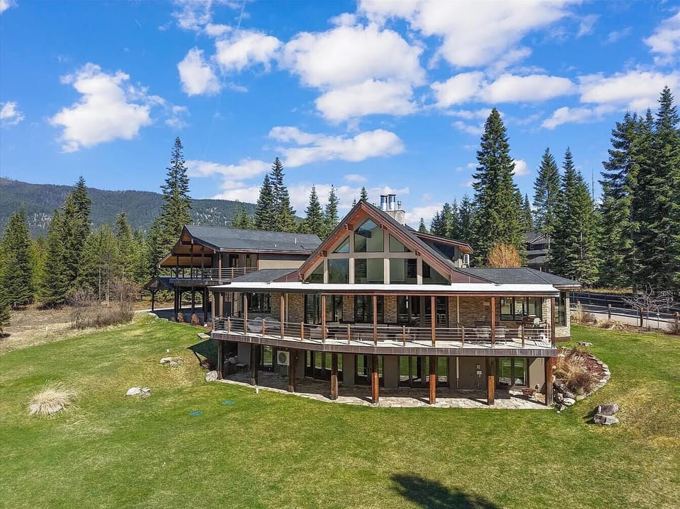 Massive Decks to sweeping Views 