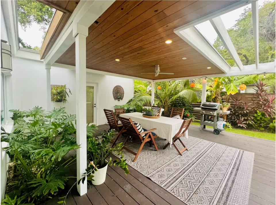 Outdoor dining