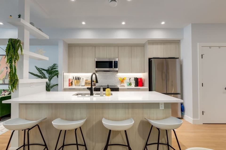 Open kitchen and dining flow with natural textures and soft, ambient lighting
A beautifully layered space where cooking, gathering, and slow living come together effortlessly.
