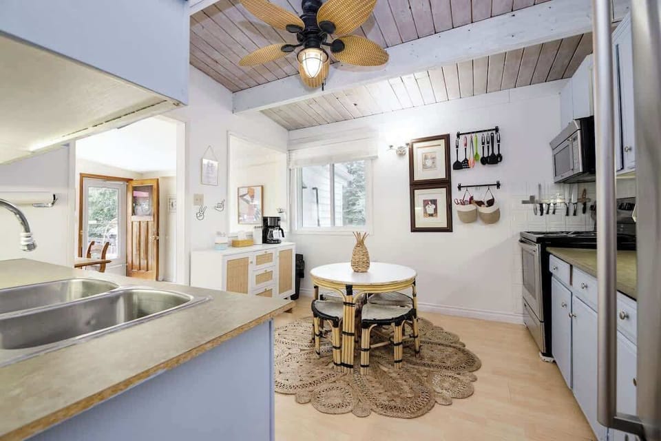 Kitchen (second angle) — plenty of prep space