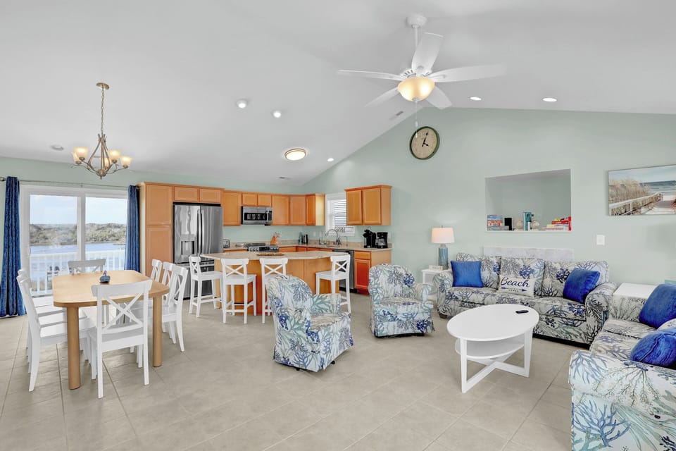 Open plan living/dining/kitchen