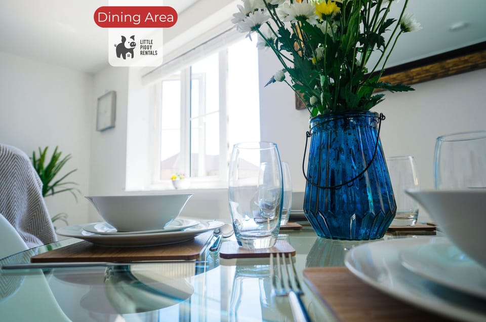 Dining at Little piggy rentals Short Lets & Serviced Accommodation