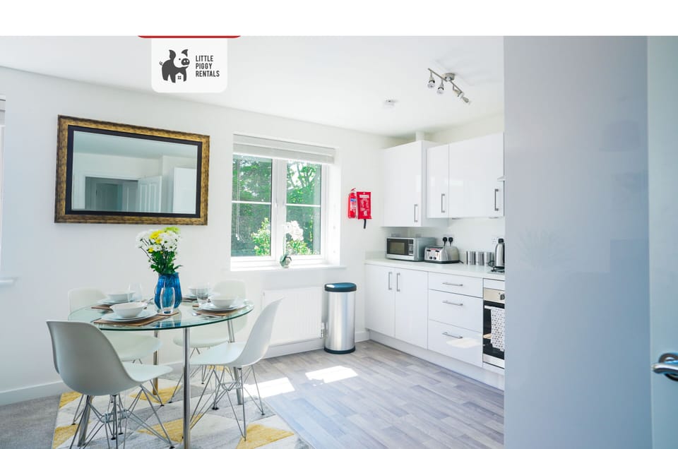 Dining & Kitchen at Little piggy rentals Short Lets & Serviced Accommodation