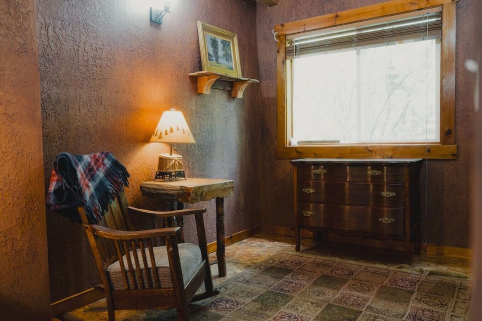 Sitting room in the downstairs bedroom!