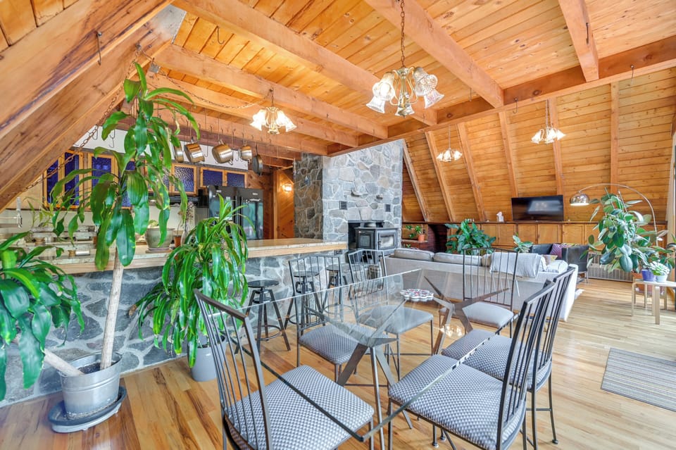 Dining Area | Main Level | Dishware & Flatware