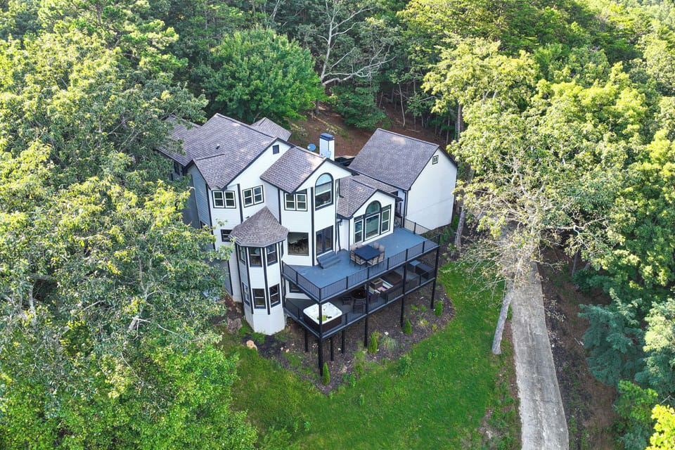 Jasper Vacation Rental | 5BR | 3.5BA | Stairs Required | 4,516 Sq Ft