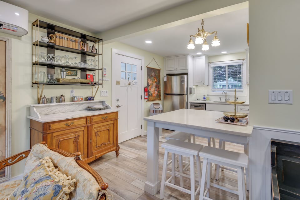 Breakfast Bar | Dishware/Flatware Provided