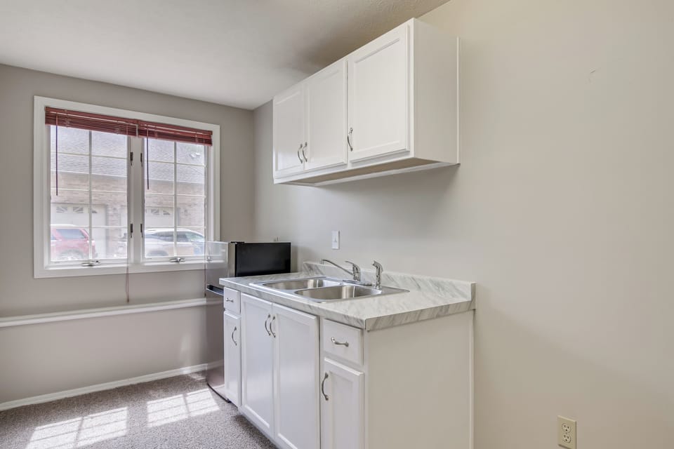 Kitchenette | Hot Plate | Microwave | Air Fryer