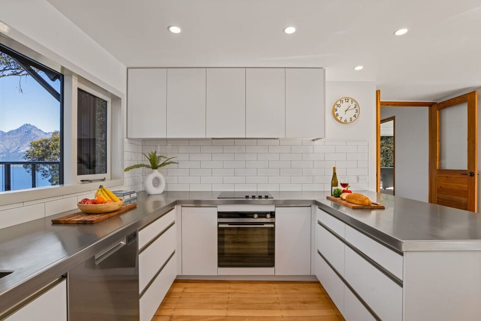 Kitchen: Sleek design meets stunning lake views