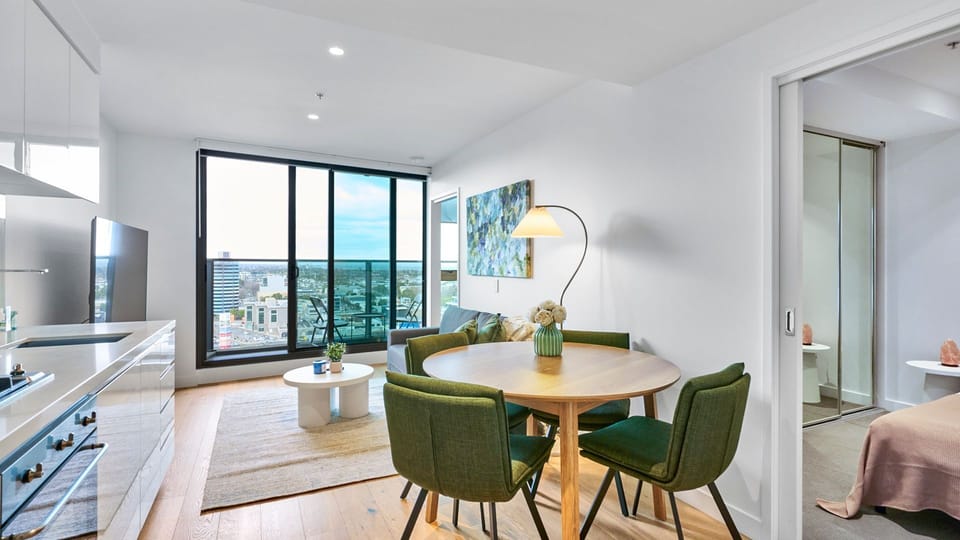 Fully equipped kitchen and inviting dining space, perfect for shared meals.