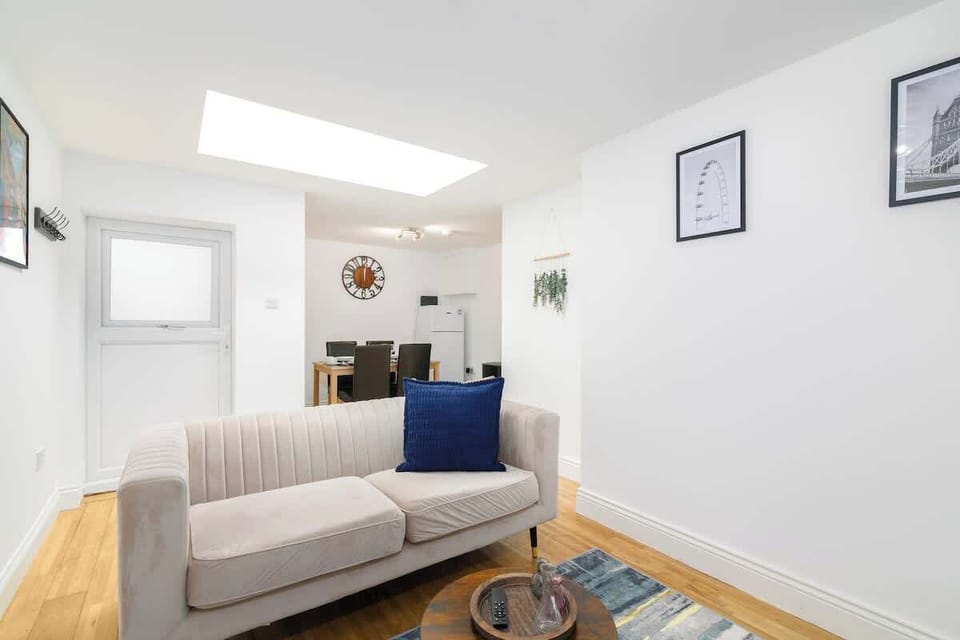 Bright open-plan living room with comfortable sofa seating — perfect for relaxing after exploring London