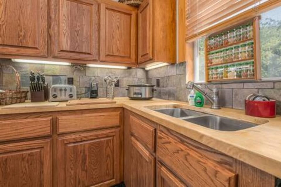 The kitchen has plenty of room and is very bright and airy. 
