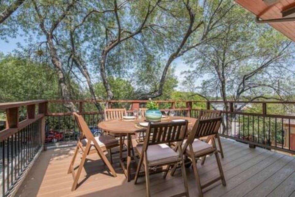 This beautiful outdoor dining space is a perfect dining space.  It sits up in the trees that are full of singing birds in the mornings.  It overlooks Austin Avenue and is a fun place for a cup of coffee or glass of wine. 
