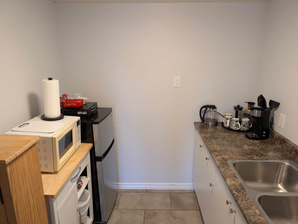 Kitchenette - Cedar Suite | Serviced Apartment