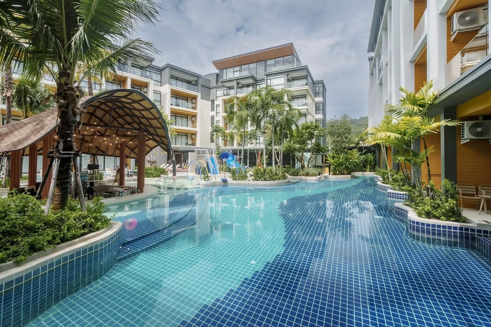 Pool View, Bar