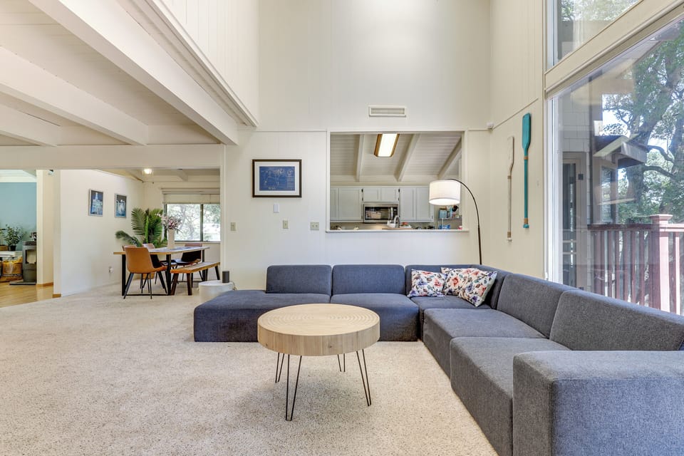Living Room | 1st Floor | Free WiFi