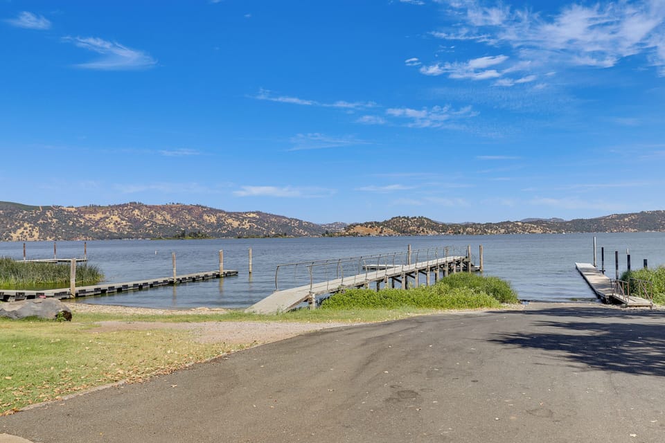 Access to HOA Boat Launch