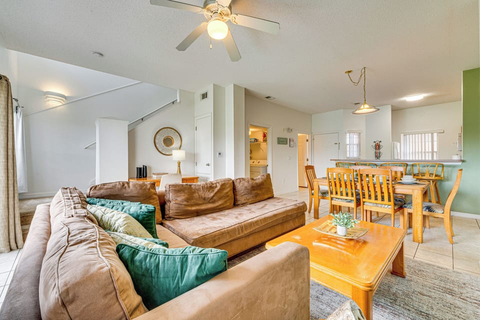 Living Room | Free WiFi | Smart TV | Central A/C | 1st Floor