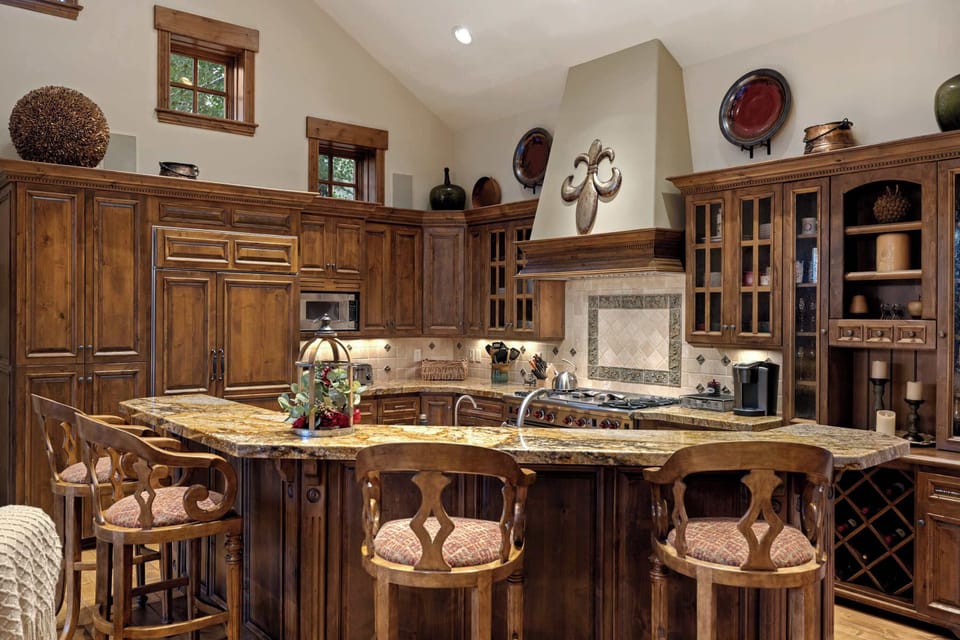 Chef’s kitchen with Wolf & Sub-Zero appliances