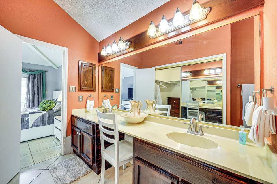 En-Suite Bathroom | Walk-In Closet