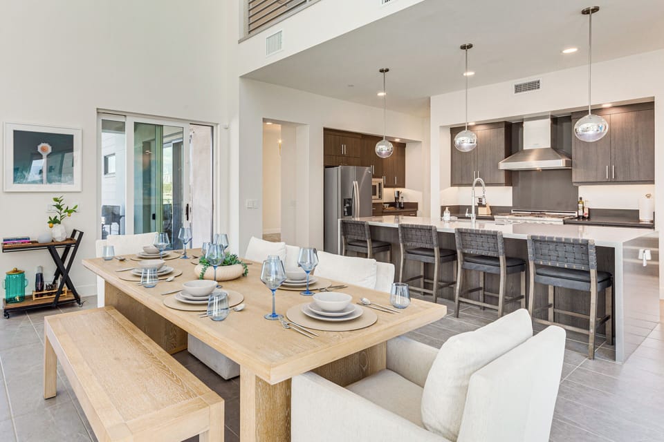 Dining Area | Dishware/Flatware Provided | 1st Floor