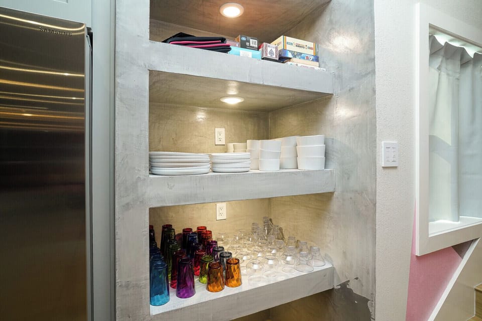 Feel free to host your dinner's here, we provide dishes, glasses and cutlery.
