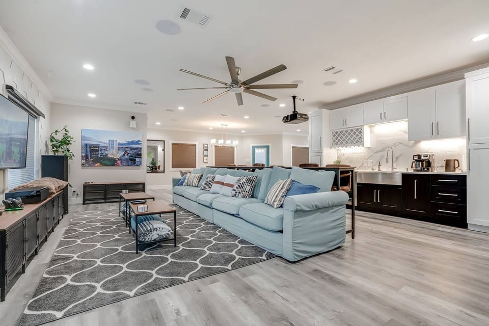 Perfectly designed to accommodate all your family and friends comfortably. 