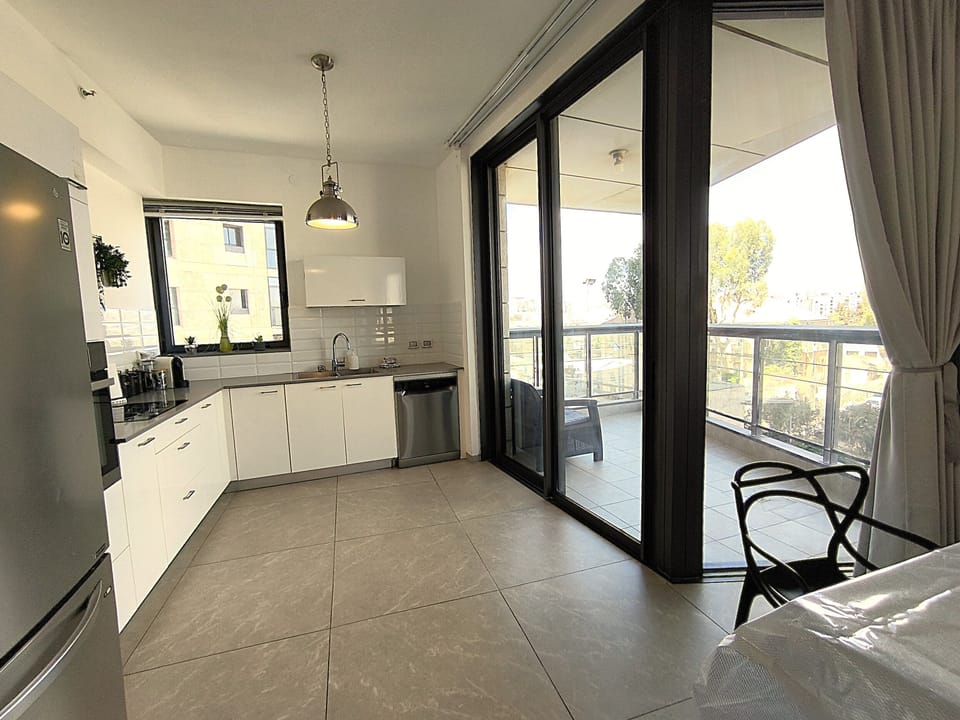 Kitchen W/Balcony