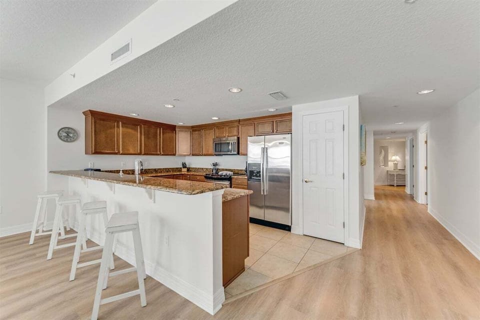 Full kitchen