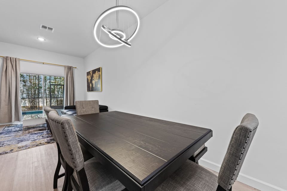A fresh and inviting space ideal for family breakfasts or group dinners.