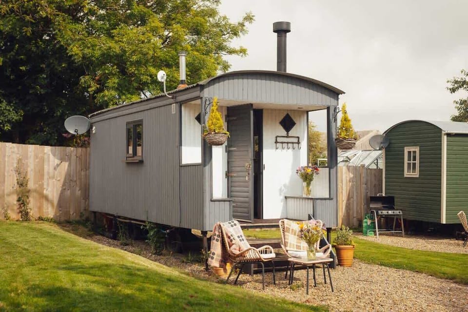 Glamping Hut Grey-004