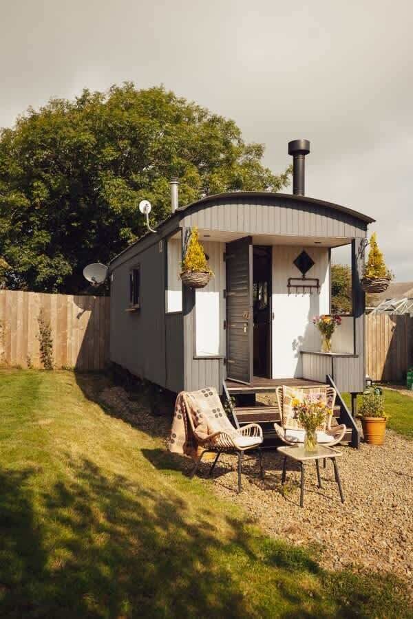 Glamping Hut Grey-002
