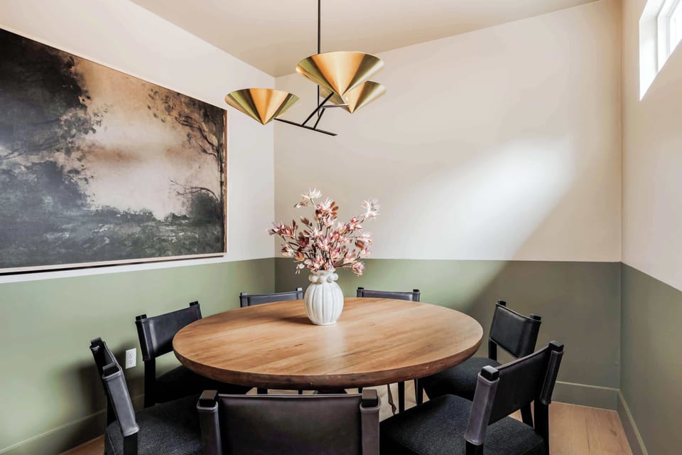 Open Concept Dining Area | First Floor | Indoor Dining Table | Seat up to 7