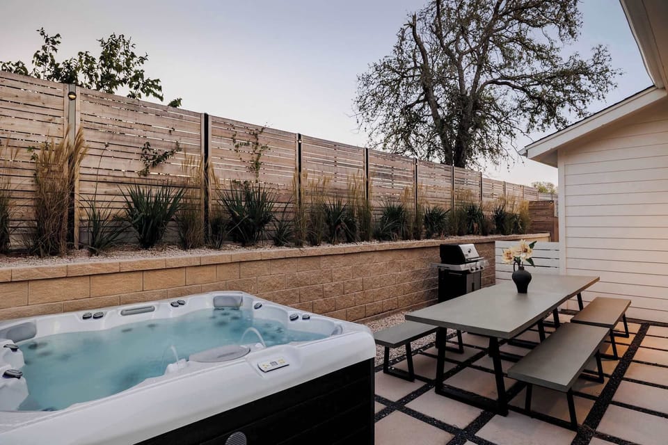 Private Outdoor Area | Hot Tub | Grill | Outdoor Dining Table, seats up to 12 | Fully Enclosed Outdoor Space | Perfect for Gatherings